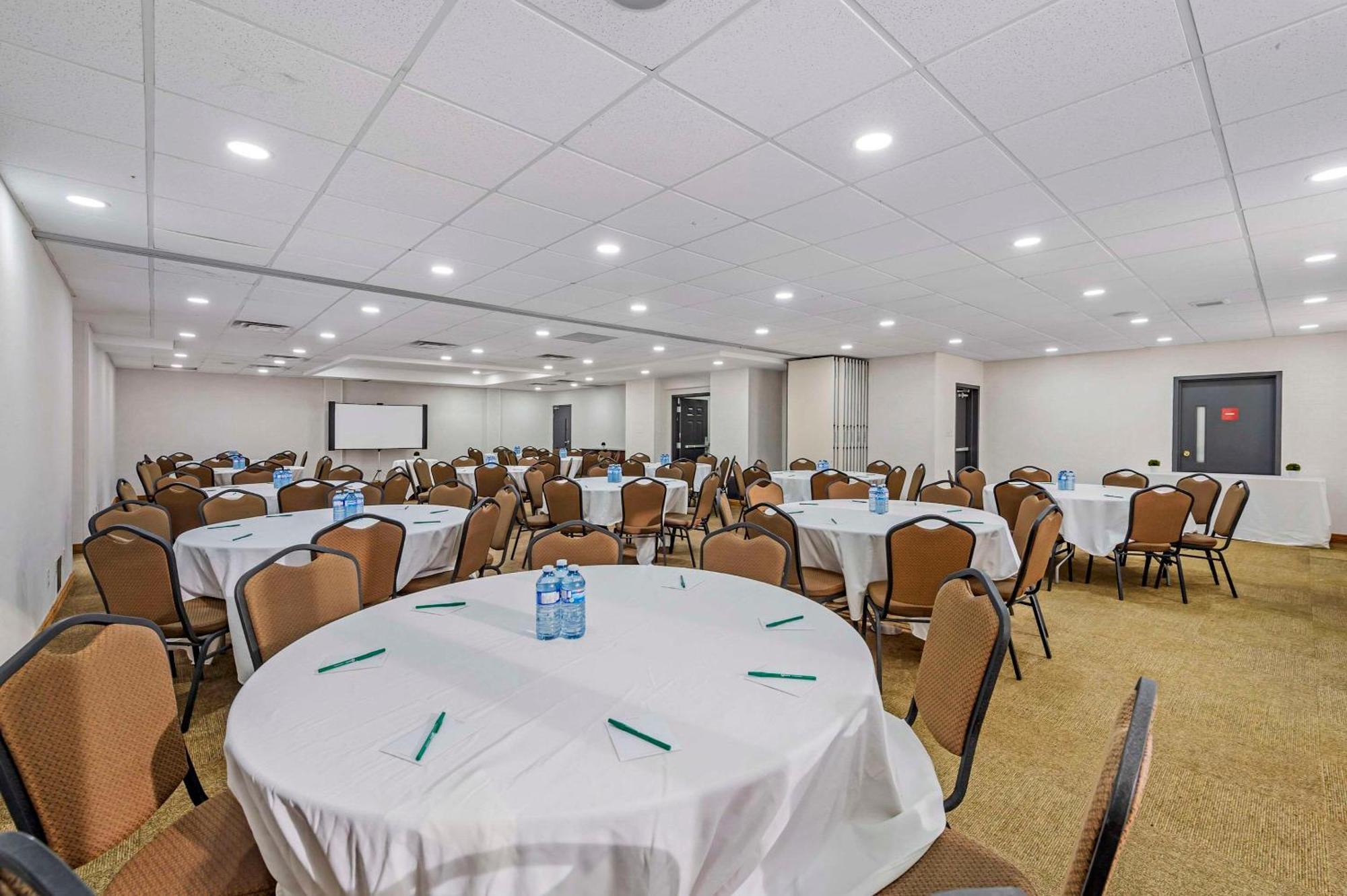 Quality Inn Оттава Экстерьер фото